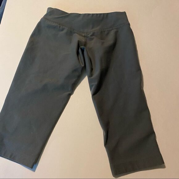 Nike Legend girls cropped Capri leggings Dri fit dark gray kids XS (4-6) - Picture 2 of 6
